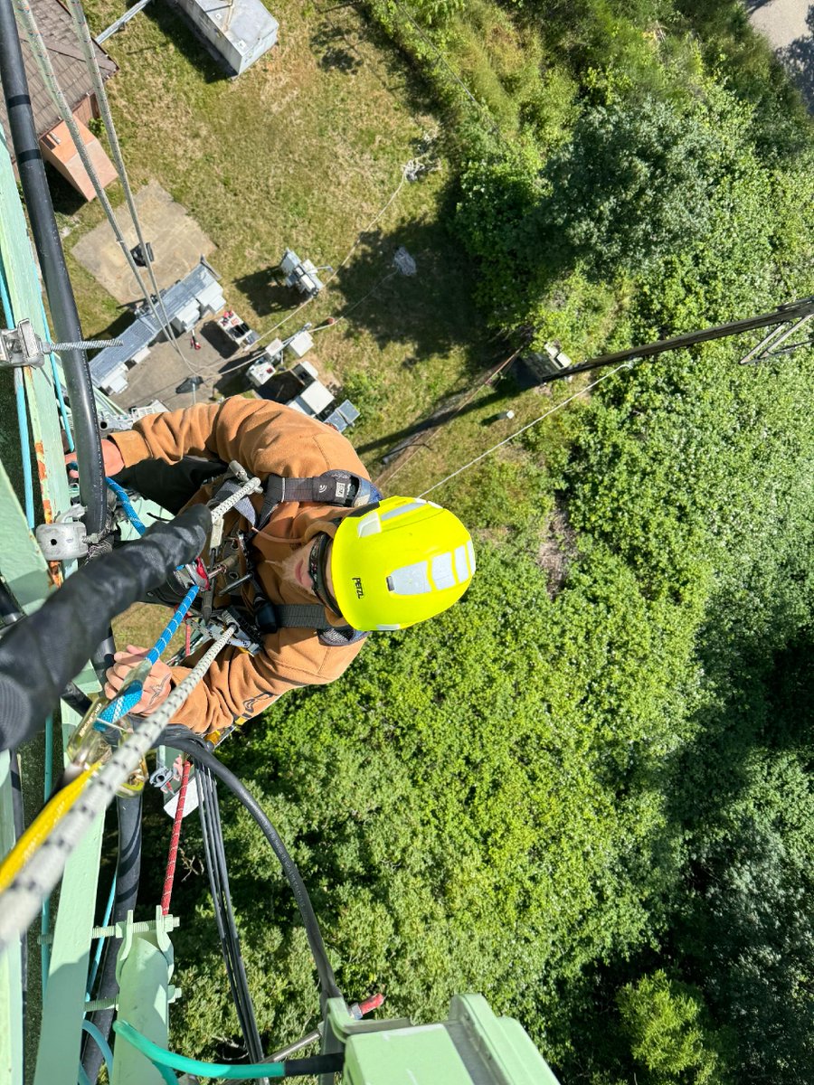 LegacyTowers's tweet photo. Spidey, is that you?! Oh, no, that's Colin V. removing a hybrid from a water tower! Even cooler than a Spider-Man sighting!
📸Aaron K.
#towerclimber #teamlegacy #teamontivity #watertower #decom #makingitright #descending #safetyisourcorevalue #greatjob #thankyou https://t.co/VyaV2FaIpl