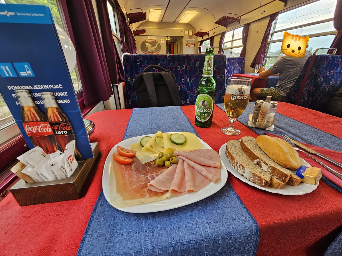 Klaus Garstenauer (@garstenauerk) on Twitter photo Slowenien ist ein lieblichen Land und schickt sein einziges <a href="/_DiningCar/">🐘 @Diningcar@rail.chat</a> täglich mit <a href="/unsereOEBB/">ÖBB</a> nach Wien <a href="/slozeleznice/">Slovenske železnice | Grem z vlakom</a> #Bahnzeit #ifeelsLOVEnia Slowenien ist ein lieblichen Land und schickt sein einziges <a href="/_DiningCar/">🐘 @Diningcar@rail.chat</a> täglich mit <a href="/unsereOEBB/">ÖBB</a> nach Wien <a href="/slozeleznice/">Slovenske železnice | Grem z vlakom</a> #Bahnzeit #ifeelsLOVEnia