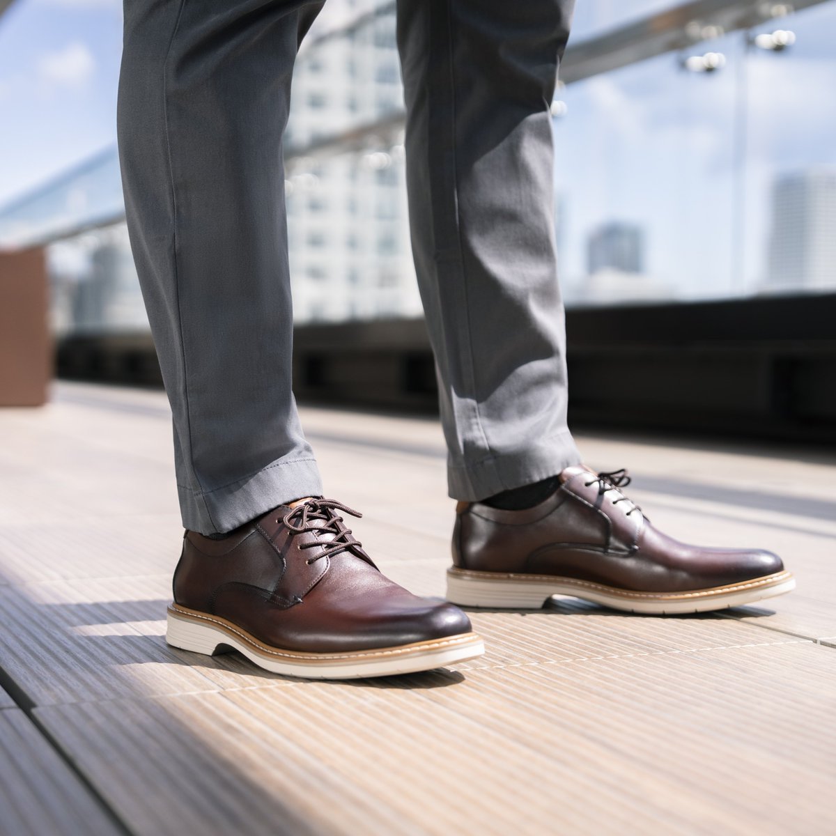 FlorsheimShoes's tweet photo. Exploring the cityscape in comfort and style with our Norwalk.
#florsheim #plaintoe #modernman #shoeobsession https://t.co/UWmFx95Qxj