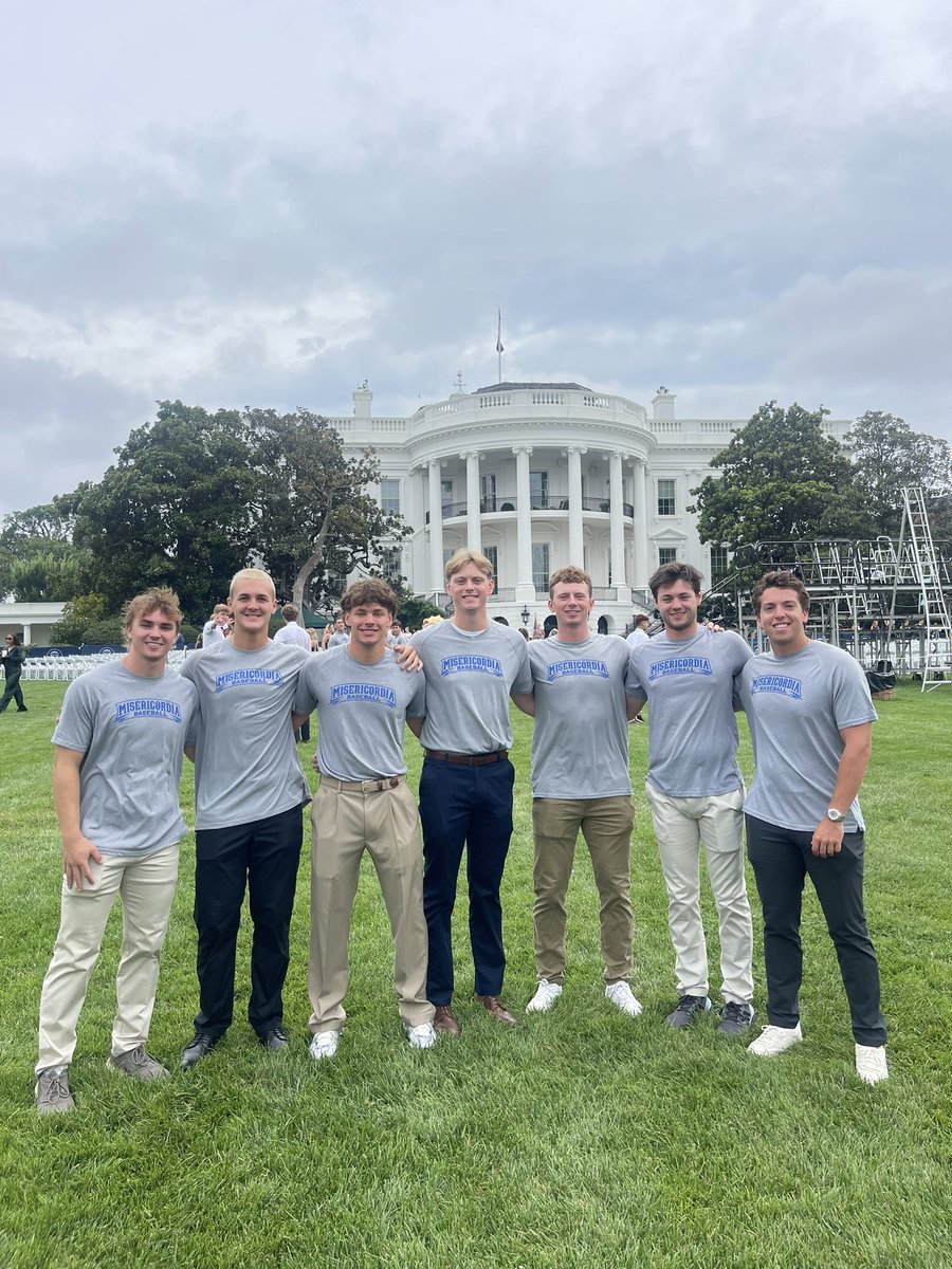 | Cougs 🤝🏻 White House |

Your 2024 Division III National Champions had the honor of visiting the White House this morning! An incredible experience for these young men. 

#ALL9