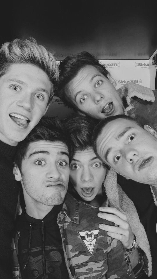 Happy Anniversary 14th to the legend of group in band, walaupun ngebadutnya kelewatan banget, it's okay krn udh terbiasa juga ya.. ttp kok aku sayang [1D]