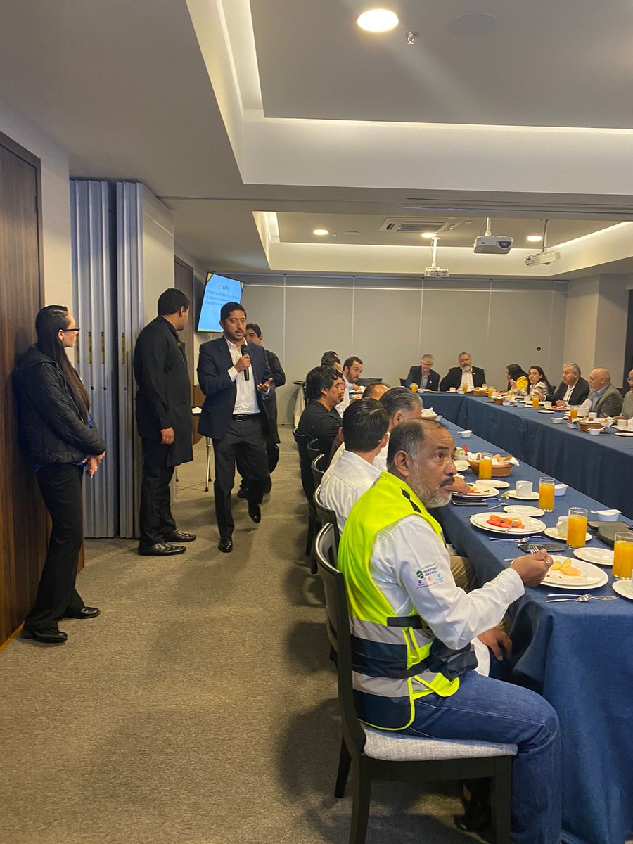 canacintrap's tweet photo. Hoy tuvimos la segunda junta del comité de seguridad patrimonial. 🔒
Durante la reunión se presentaron estrategias y planes de trabajo en zonas industriales; además se habló del tema de robo de auto transporte y vinculación con áreas de seguridad.
#CanacintraPuebla https://t.co/n5sfNjPpZ8