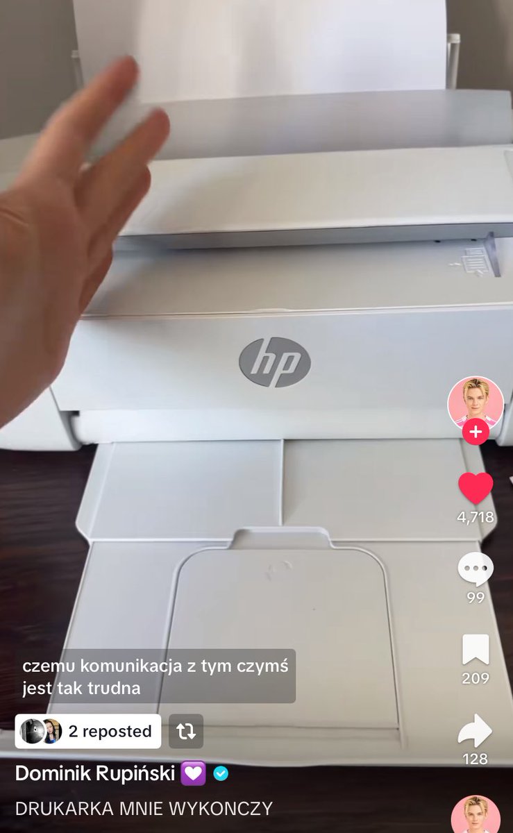 czaderbober's tweet photo. Tu akurat ma rację 
To gowno zajebane od kilku miesięcy nie chce mi się połączyć z WiFi
Po chuj mi drukarka skoro nie mogę z niej korzystać https://t.co/OVC5WY1J7h