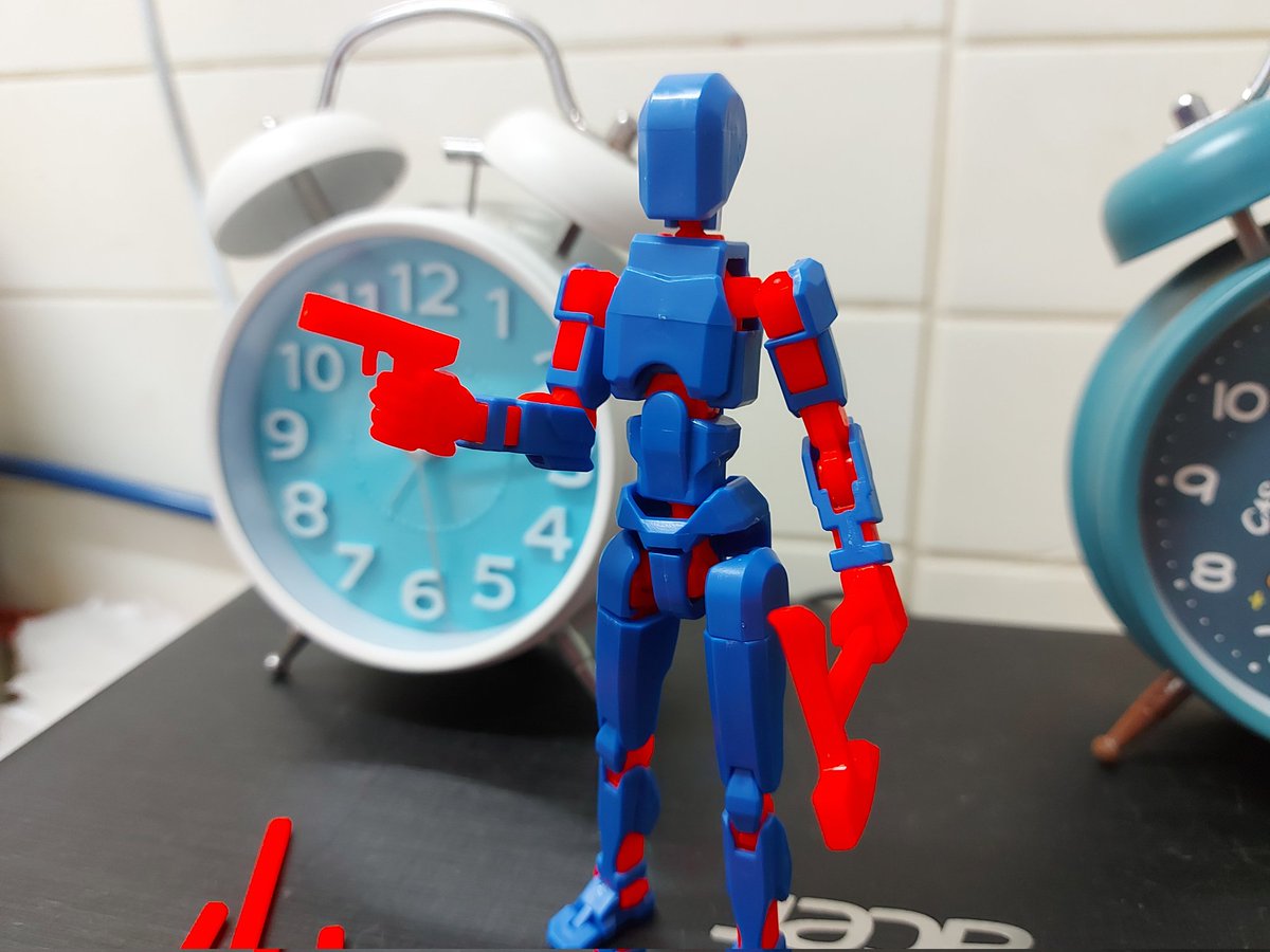 BroccoliTang's tweet image. 這個火柴人非常適合做靶機，在考慮再買五個還是十一個。