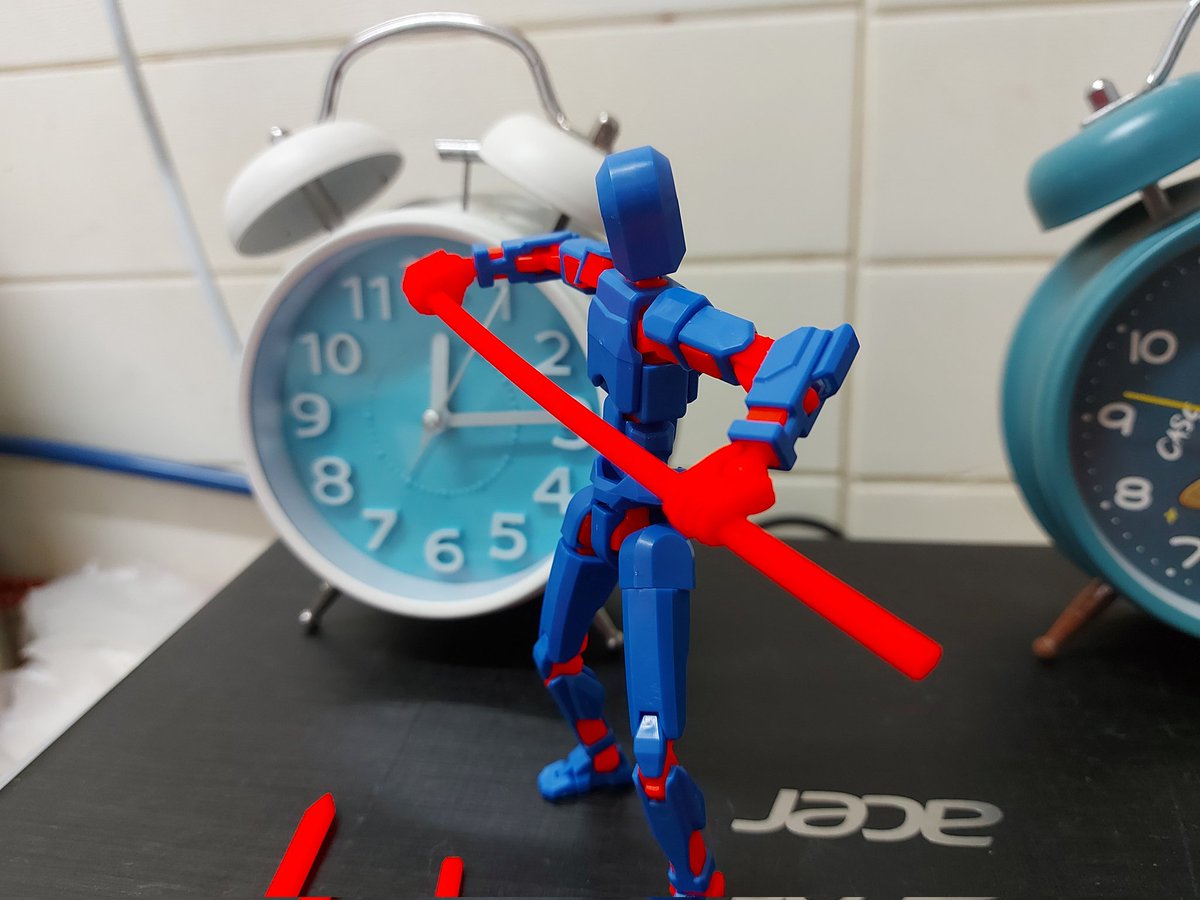 BroccoliTang's tweet image. 這個火柴人非常適合做靶機，在考慮再買五個還是十一個。