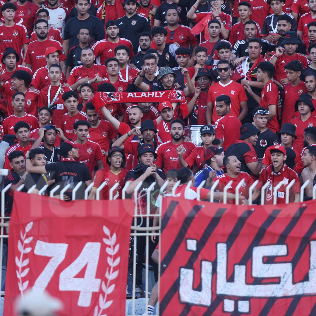 Yallakoranow's tweet photo. جماهير الأهلي تشعل ملعب الدفاع الجوي قبل لحظات من انطلاق المباراة

محمد معروف 📸 https://t.co/C7IvE71RWo