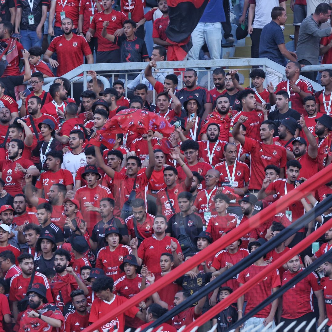 Yallakoranow's tweet photo. جماهير الأهلي تشعل ملعب الدفاع الجوي قبل لحظات من انطلاق المباراة

محمد معروف 📸 https://t.co/C7IvE71RWo