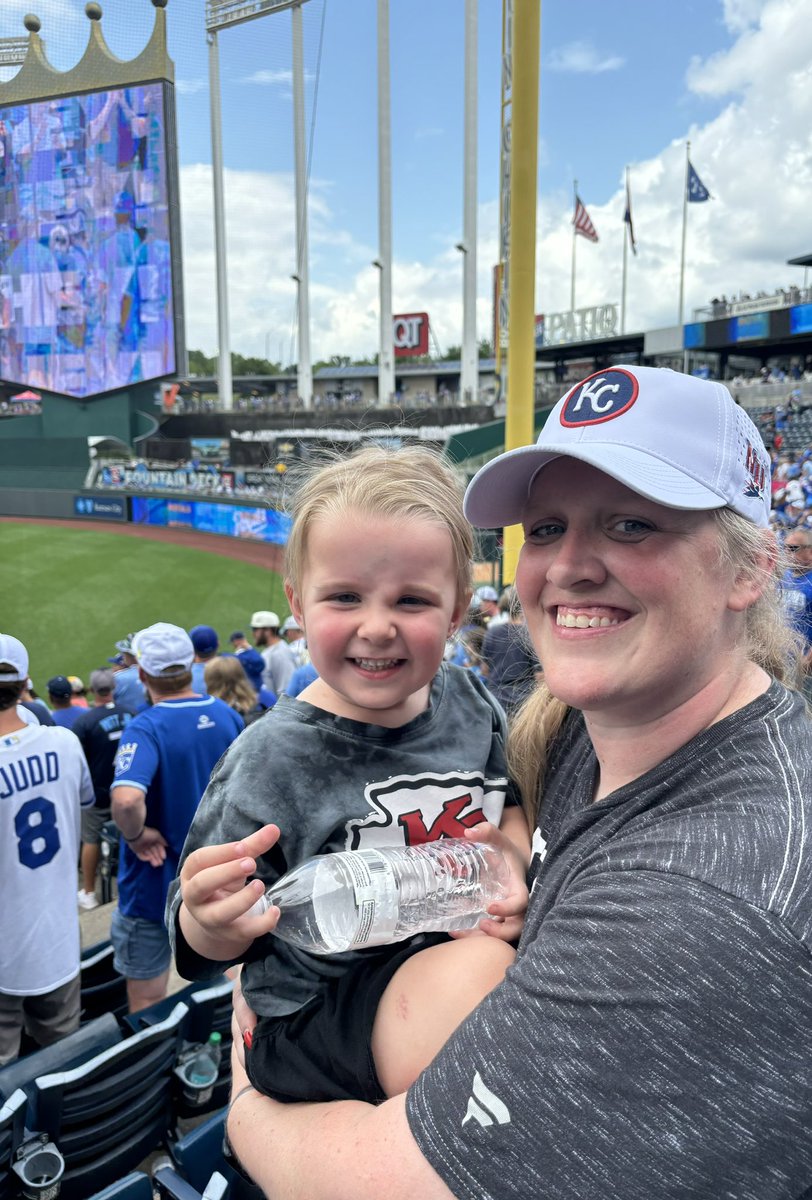 CoachCompton11's tweet photo. We had fun yesterday at @TheMIAA at the K for Parker’s first @Royals game! #NewmanVB #JetPower ✈️ https://t.co/zEt5A1jpzZ