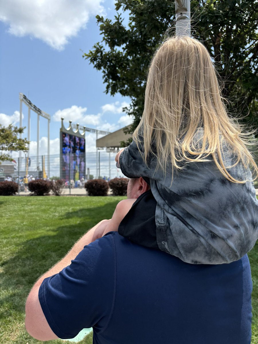 CoachCompton11's tweet photo. We had fun yesterday at @TheMIAA at the K for Parker’s first @Royals game! #NewmanVB #JetPower ✈️ https://t.co/zEt5A1jpzZ