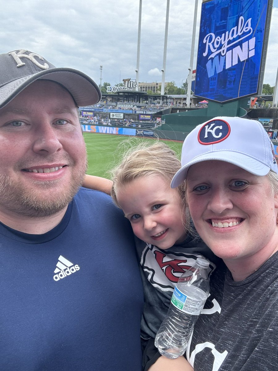 CoachCompton11's tweet photo. We had fun yesterday at @TheMIAA at the K for Parker’s first @Royals game! #NewmanVB #JetPower ✈️ https://t.co/zEt5A1jpzZ