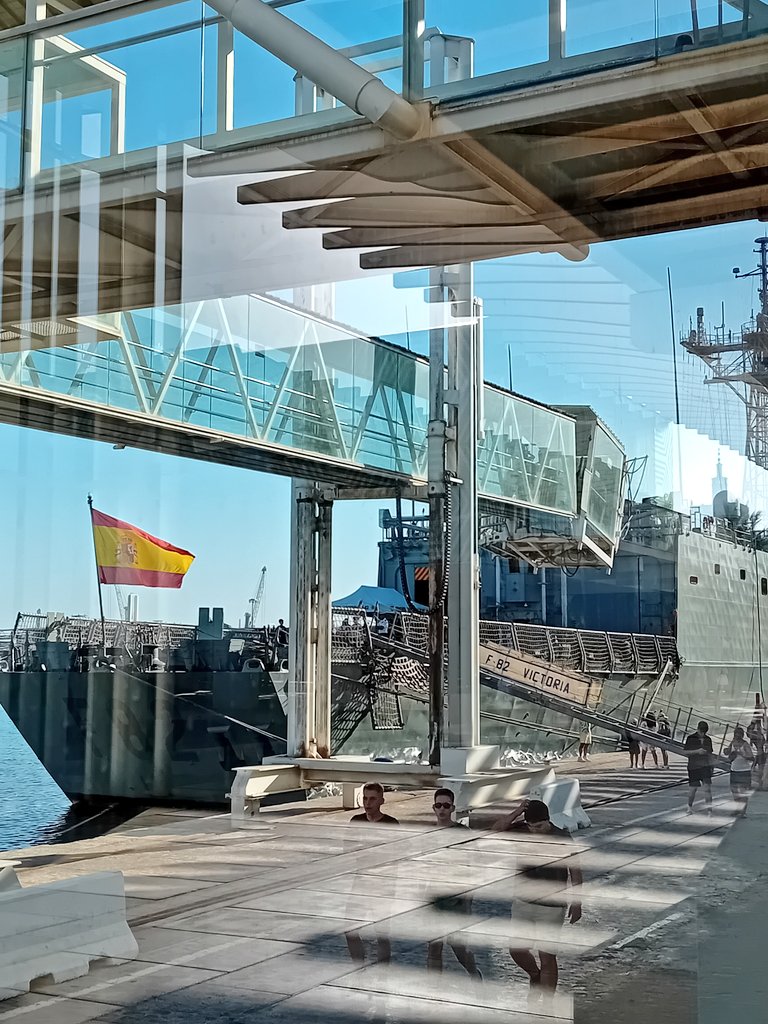 BAENA15003691's tweet photo. #Málaga 
#FragataVictoria
#lunes
QUE MARAVILLA🥰💚💜 HOY ATRACADA EN MÁLAGA LA BELLA👑🌊☀️🌊👑⚓️Y SE PUEDE VISITAR https://t.co/X1ZqPdU2qR