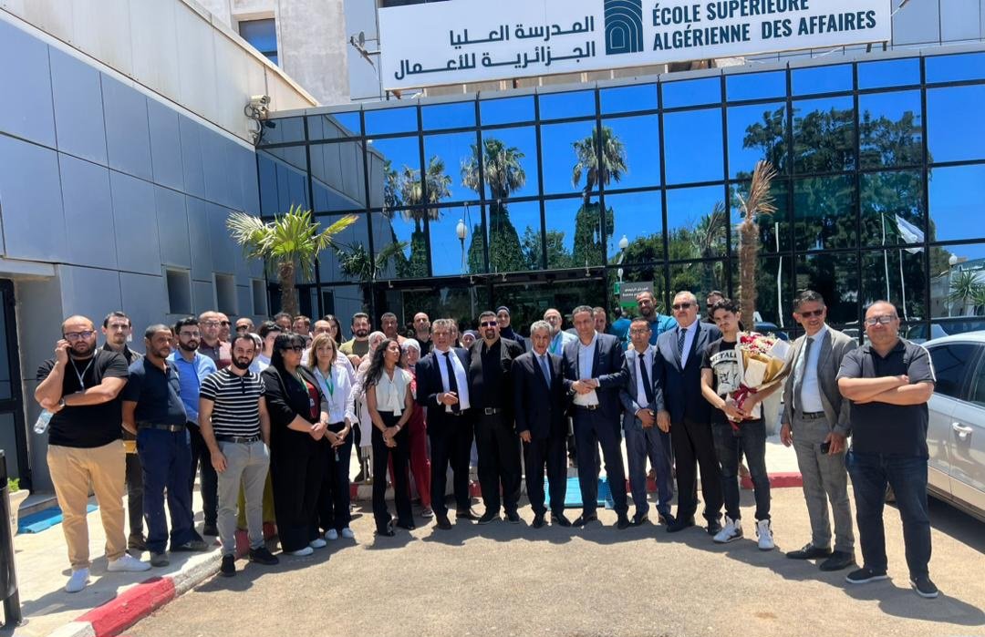 EsaaDz's tweet photo. L'#EcoleSupérieureAlgériennedesAffaires est ravie de vous annoncer la nomination de Monsieur Noureddine MENANI, en qualité de Directeur Général, en remplacement de Monsieur Karim KIARED. https://t.co/lhZ69WU9vB