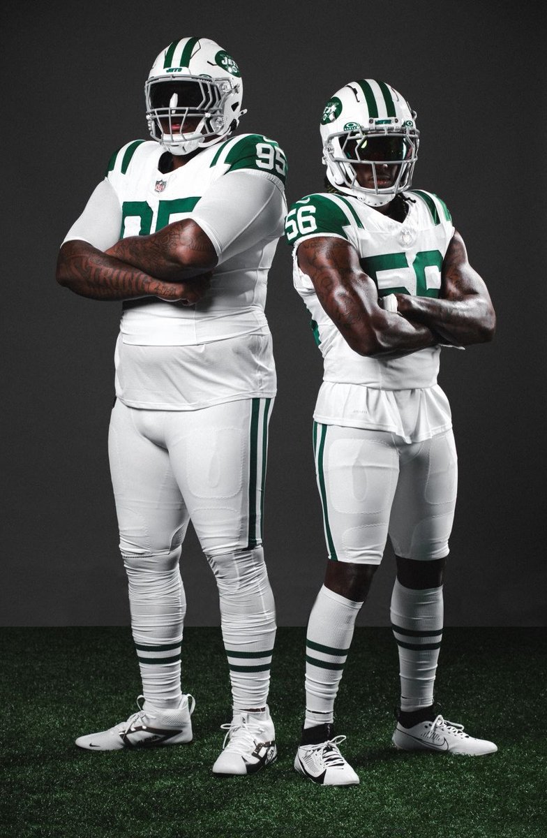 Quinnen + Quincy Williams in the new classic throwback uniform 🔥🔥

#Jets | 📸 <a href="/nyjets/">New York Jets</a>
