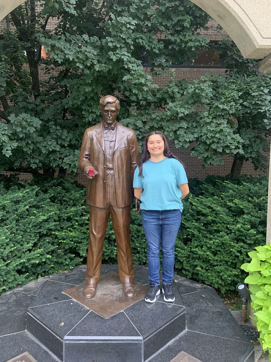 plantgenmsu's tweet photo. Happy to introduce Plant Genomics @michiganstateu #REU intern Jessica Navarro from @IndWes - Jessica's research has focused on characterization of root #microbiome endophytes with @RootHausLab @HorticultureMSU @MSUAgBio https://t.co/7xQreoxDZu