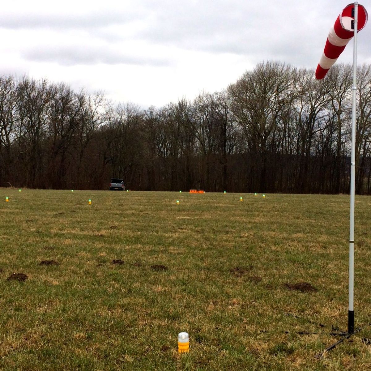 s4gacompany's tweet image. The S4GA Portable #Helipad Lighting Kit is perfect for temporary and emergency landing zones during night operations. The kit allows you to illuminate a temporary helipad within a few minutes.👉 Learn more -  surl.li/klmfby  #HelipadLighting #Heliport #HelipadSafety