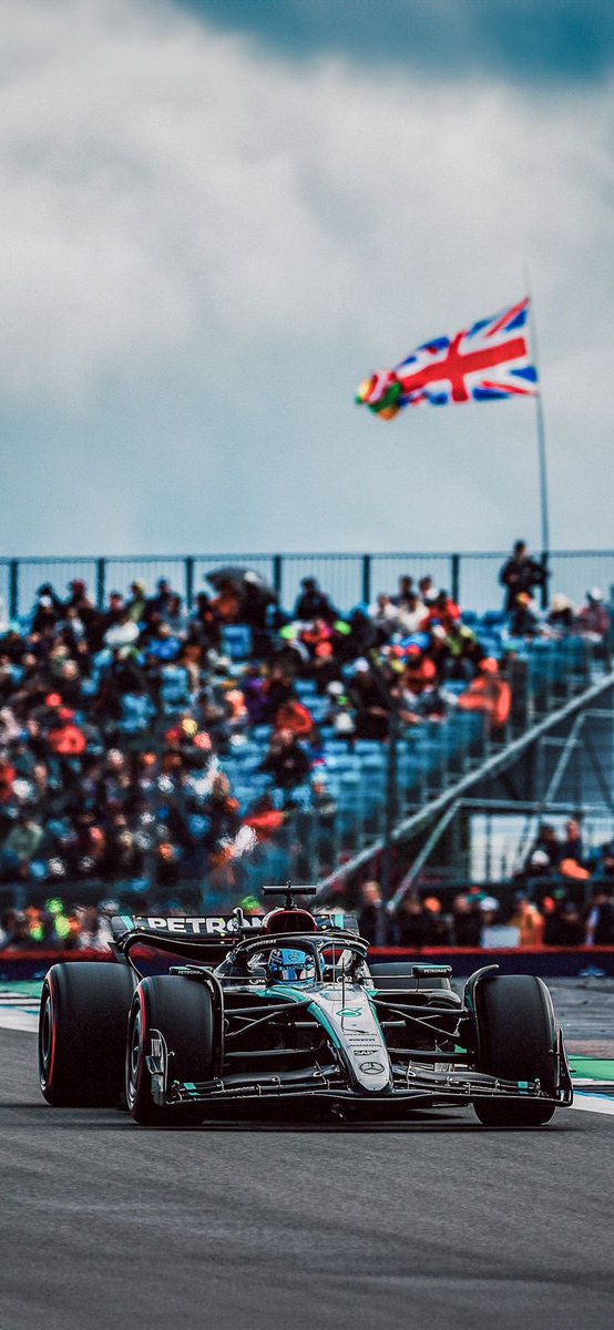 osakisong's tweet photo. eunseok as mercedes amg f1 team driver #ES39 https://t.co/mbRfcM3f1X