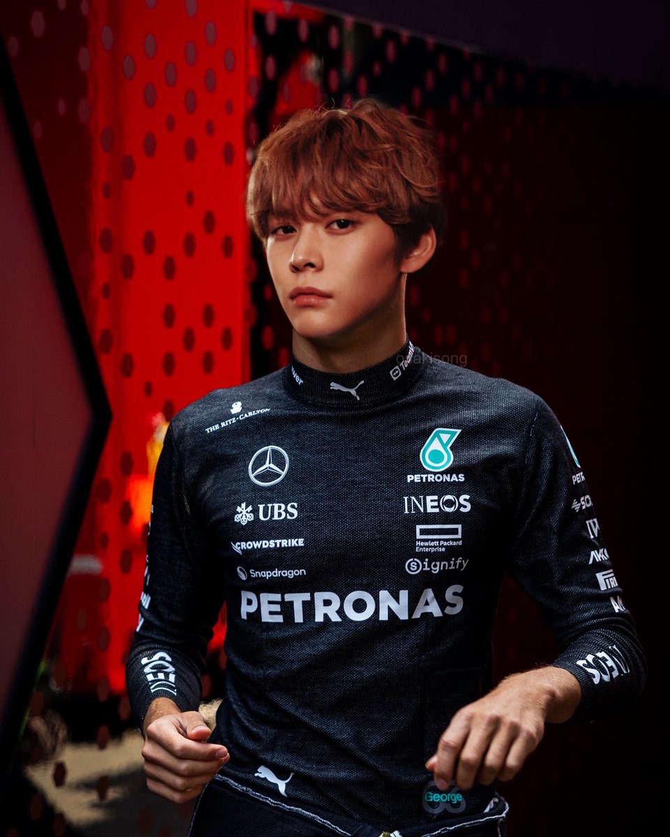 osakisong's tweet photo. eunseok as mercedes amg f1 team driver #ES39 https://t.co/mbRfcM3f1X