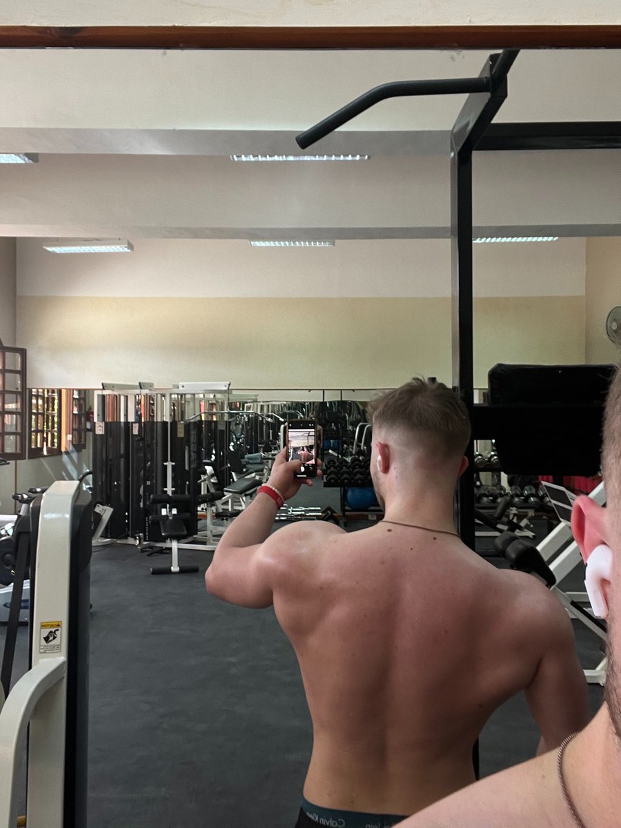 ta30303's tweet image. Hard work beats talent every time!💥🥇#hardwork #talent #backpose #gym #coaching #fitnesscoaching