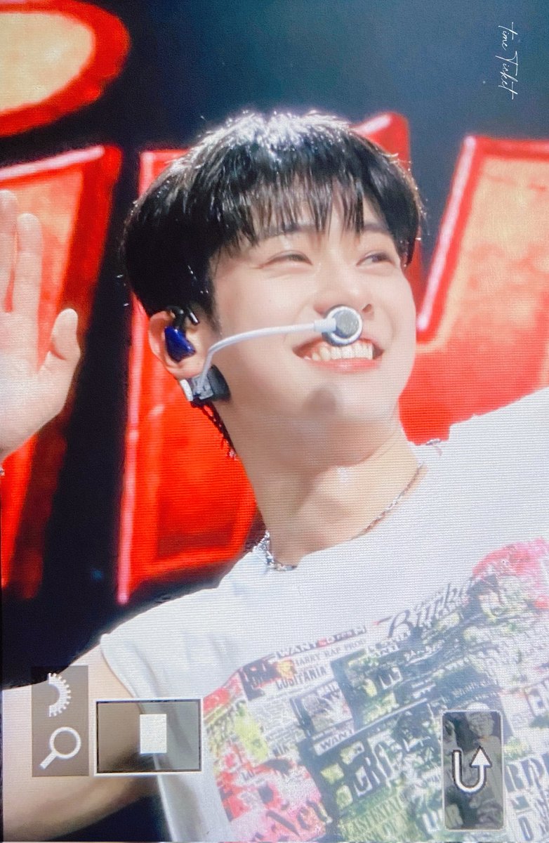 timeticket0917's tweet photo. 240721 AB6IX FAN CONCERT 'Find YOU' IN LA
🐶🌊
#김동현 #동현 #KIMDONGHYUN
#DONGHYUN #ドンヒョン
#AB6IX #에이비식스
#Find_YOU_LA #Fix_YOU https://t.co/nqdnk3H25g