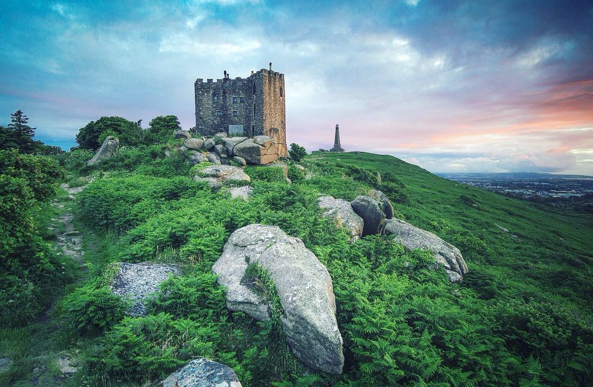MineralTrails's tweet image. A fantastic photo of Carn Brea Castle which is located in the heart of the Mineral Trails in Cornwall.

Download the complete Mineral Trails map at mineraltrails.com

 #Cornwall #freemap  #travel #carnbrea

Thanks to @cornwalloncamera for the superb evocative image.