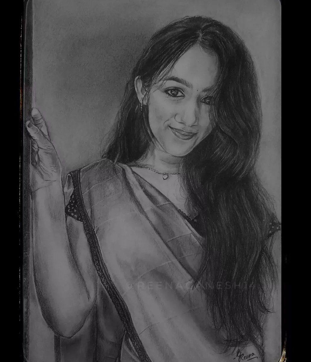 Reenaganesh14's tweet photo. Hey all, my recent portrait ❤️
This is a birthday portrait order🎁 which was done in a week time🫰

You'll wanna a gift portraits like this, DM and place you're order now. Share with your friends and family 🥰

#reenaart #ordernow #portraits #placeyourorder #pencilportrait https://t.co/uoG8xz9d8m