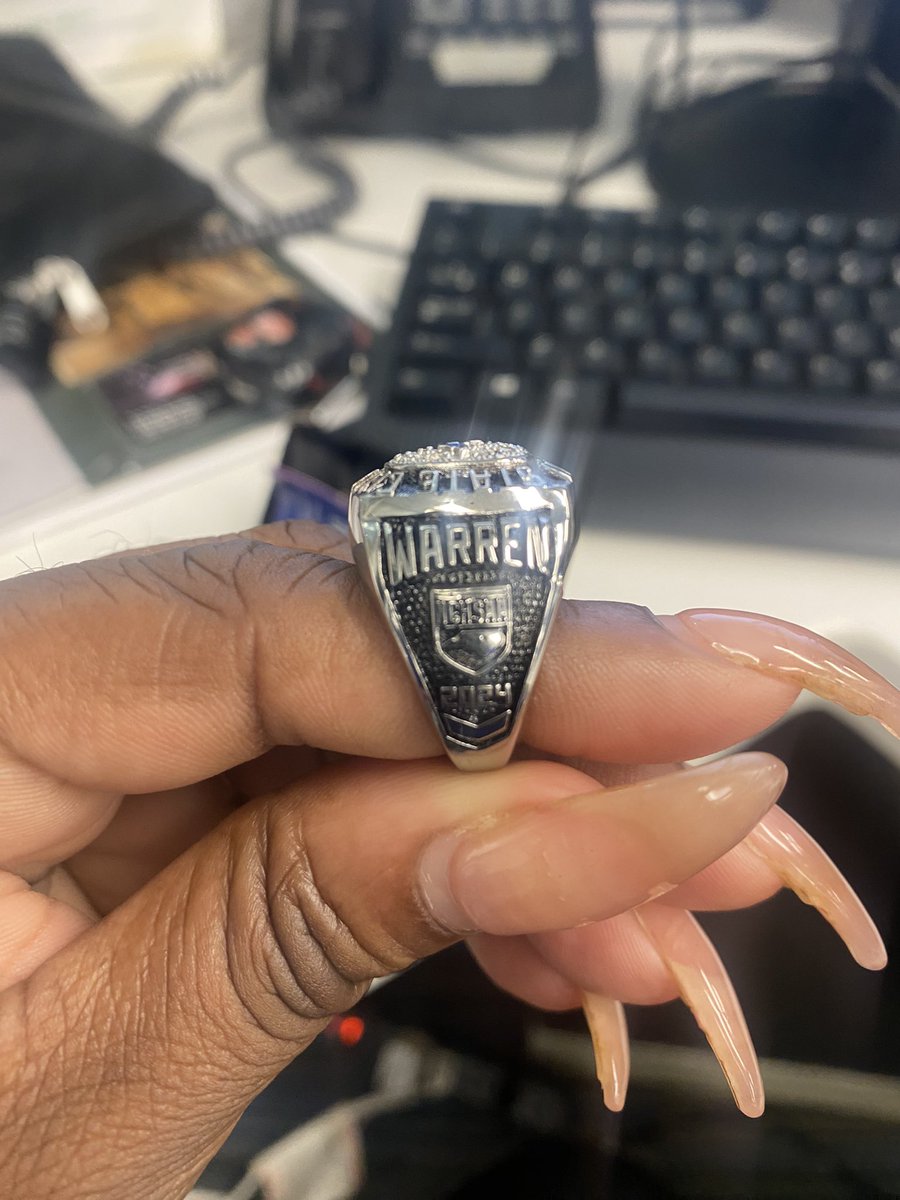 NikitaLaShaye3's tweet photo. Thank you @NCCoachesAssn for My State Championship ringπ₯π₯π₯ #2024 #Rolesville #LadyRams β€οΈππ€ #4A #WBball #NC #Warren #444 https://t.co/cOynb1usHa