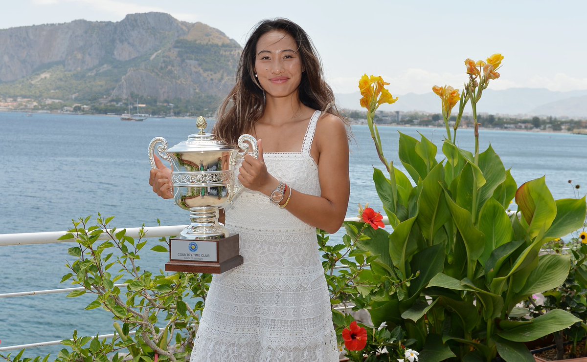 Qinwen enjoyed her first champion photoshoot so much she had to do it again 😏

#PLO24 | <a href="/WTA/">wta</a>