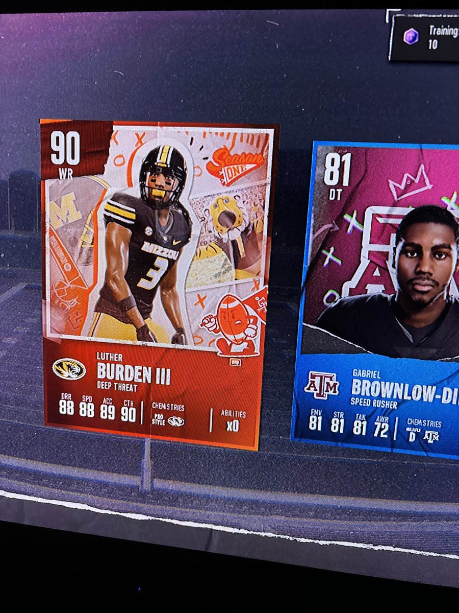Princedtay330's tweet photo. To all my ultimate college  players is this a good card I’m new to this mode ?? #CollegeFootball25 #ultimateteam https://t.co/tLnTl68d2i