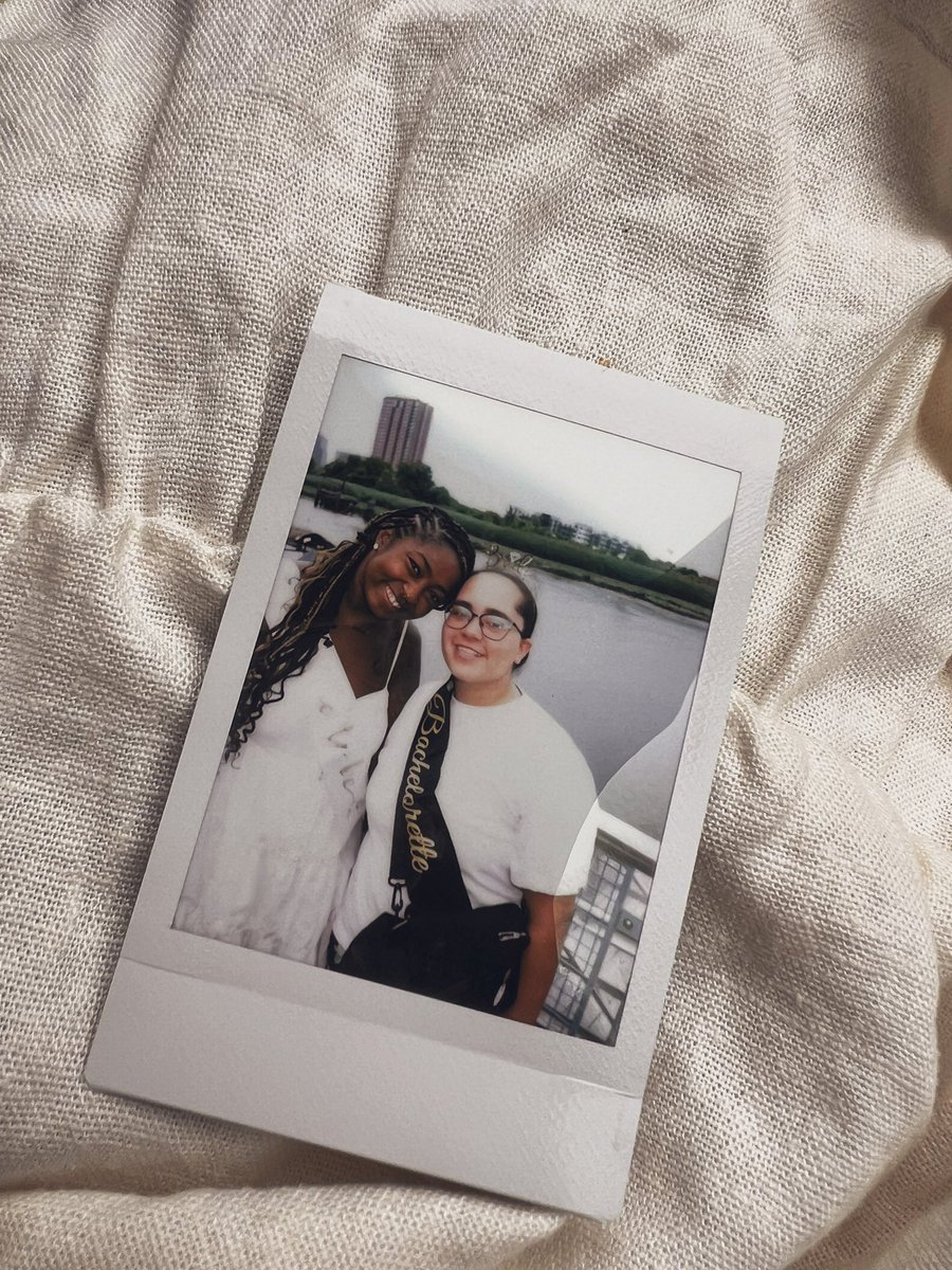 DeaNichols's tweet image. Tiki boat rides 4 the brides &amp;amp; their besties🍹🌞💕 #bachweekend #bachelorette