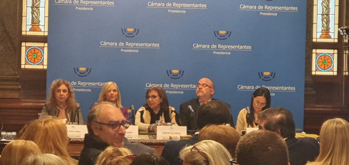 En el día Nacional para la Prevención del Suicido presentamos en el Palacio Legislativo datos de suicidios en la policía y las propuestas elaboradas por nuestro Dpto. De Salud Mental. <a href="/Ni_Martinelli/">Nicolas Martinelli</a> <a href="/pabloabdala66/">Pablo Abdala</a> <a href="/MartinLemaUy/">Martin Lema</a> <a href="/Veroperezpap/">Dra. Verónica Pérez Papadópulos</a> <a href="/LuisLacallePou/">Luis Lacalle Pou</a>