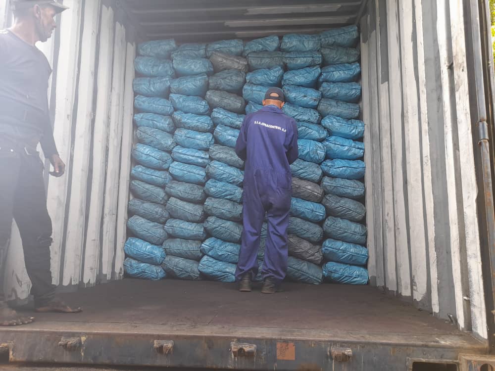 Ya estamos exportando, en #Niquero la UEB Silvícola trabaja de manera sostenida para la exportación de carbón vegetal. Sí se puede 💪. <a href="/DiazCanelB/">Miguel Díaz-Canel Bermúdez</a> <a href="/YudelkisOrtizB/">Yudelkis Ortiz Barceló</a>