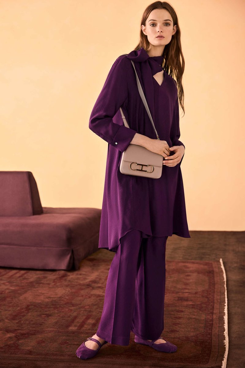 kendam_com's tweet image. CH Carolina Herrera Pre-Fall 2024 collection lookbook with Lulu Tenney kendam.com/news/lookbooks…

#CHCarolinaHerrera #PreFall2024 #Lookbooks #Fashion #Kendam