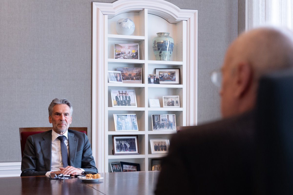 Eerste Kamer der Staten-Generaal (@eerstekamer) on Twitter photo Vrijdag 19 juli sprak Eerste Kamervoorzitter <a href="/Jan_Anthonie/">Jan Anthonie Bruijn</a> Bruijn met <a href="/MinPres/">Dick Schoof</a> Dick Schoof. Kennismakingsgesprekken met nieuwe bewindslieden met de Eerste Kamer zijn een traditie. Op die manier verzekeren beide partijen zich van een goede samenwerking. Vrijdag 19 juli sprak Eerste Kamervoorzitter <a href="/Jan_Anthonie/">Jan Anthonie Bruijn</a> Bruijn met <a href="/MinPres/">Dick Schoof</a> Dick Schoof. Kennismakingsgesprekken met nieuwe bewindslieden met de Eerste Kamer zijn een traditie. Op die manier verzekeren beide partijen zich van een goede samenwerking.