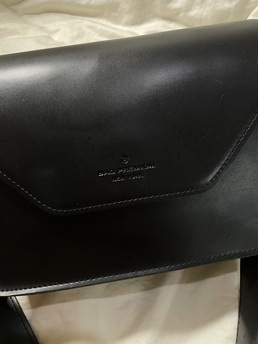 useddbyp's tweet photo. Bag premium New York ใบนี้ใหม่มากก หนังหนาเงาสวยเลย เหมือนได้มือ 1 จุขอบได้เยอะมากๆ ช่องกว้าง 

🍀สภาพ 99% ตำหนิ-
📍ราคา 230 รวมส่ง

#กระเป๋ามือสอง #กระเป๋าเกาหลี #พรีเกาหลี #พรีออเดอร์เกาหลี #ส่งต่อกระเป๋า #โล๊ะตู้ #ส่งต่อเสื้อผ้ามือ2 #ส่งต่อเสื้อผ้า https://t.co/rnZQ1ySbpr