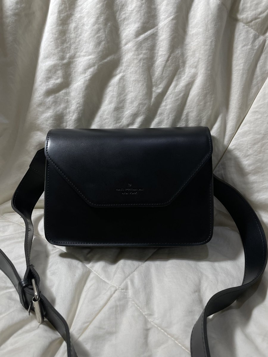 useddbyp's tweet photo. Bag premium New York ใบนี้ใหม่มากก หนังหนาเงาสวยเลย เหมือนได้มือ 1 จุขอบได้เยอะมากๆ ช่องกว้าง 

🍀สภาพ 99% ตำหนิ-
📍ราคา 230 รวมส่ง

#กระเป๋ามือสอง #กระเป๋าเกาหลี #พรีเกาหลี #พรีออเดอร์เกาหลี #ส่งต่อกระเป๋า #โล๊ะตู้ #ส่งต่อเสื้อผ้ามือ2 #ส่งต่อเสื้อผ้า https://t.co/rnZQ1ySbpr