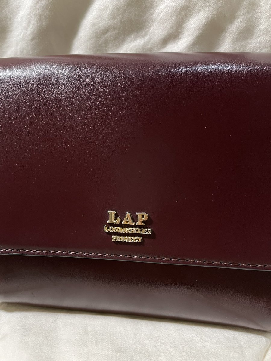 useddbyp's tweet photo. LAP ใบนี้หนังดี หนา เงาเล่นแสงสวยมากก ใหม่เหมือนได้มือ 1 สีแดงไวน์ ขนาดกำลังดีมากๆ ใบนี้เชียร์สุดใจจ🙌🏻 แบรนนี้ราคาแรง

🍀สภาพ 99% ตำหนิ-
📍ราคา 390 รวมส่ง

#กระเป๋ามือสอง #กระเป๋าเกาหลี #พรีเกาหลี #พรีออเดอร์เกาหลี #ส่งต่อกระเป๋า #โล๊ะตู้ #ส่งต่อเสื้อผ้ามือ2 #ส่งต่อเสื้อผ้า #LAP https://t.co/1WpeQ1y65f