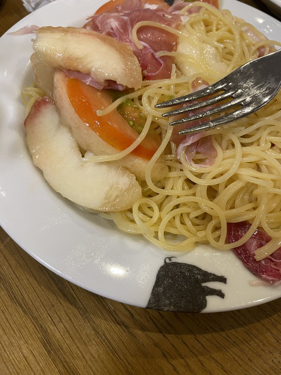 imo_konny's tweet photo. YJ PEACH FARM の桃は今年も美味しい😋桃と生ハムのパスタ https://t.co/SQdN6bS6JW