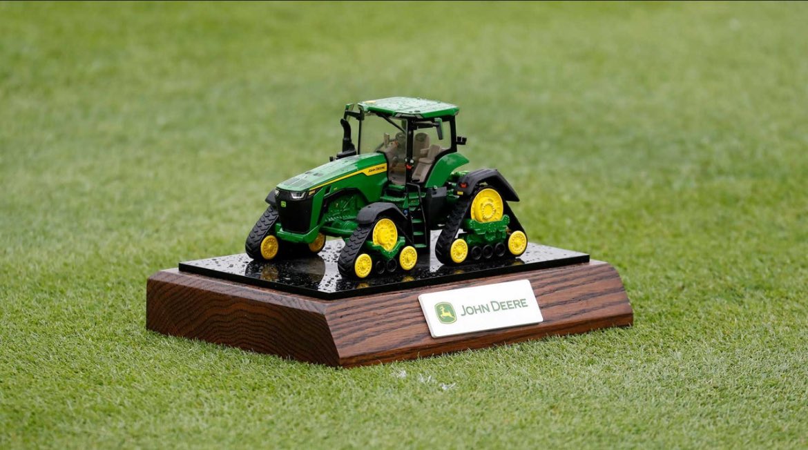 BPoss47441's tweet photo. @livgolf_league @JCBmachines Copying a pga tour event’s tee markers is lame.  John deer classic says hello. https://t.co/ZS6FKK7n12