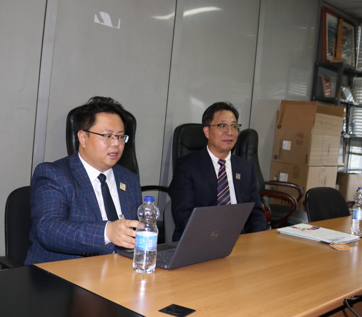 UNESCO_Addis's tweet photo. Today @UNESCO_Addis received a delegation from the @UNESCO_ICHEI& @UNESCO-International Institute of Online #Education #IIOE China. We had productive discussions which focused on digital transformation, #AI & areas to better support higher education in Ethiopia. #SDG4 #QualityEdu https://t.co/jqqiDdKQst