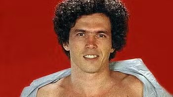 • Caíque Ferreira (1954-1994)

Caíque iniciou sua carreira em 1970, na peça teatral "A Exceção e a Regra", montada em sistema de cooperativa. Em seus dezesseis anos de carreira como ator, cantor e bailarino trabalhou em várias telenovelas e peças de teatro (+)