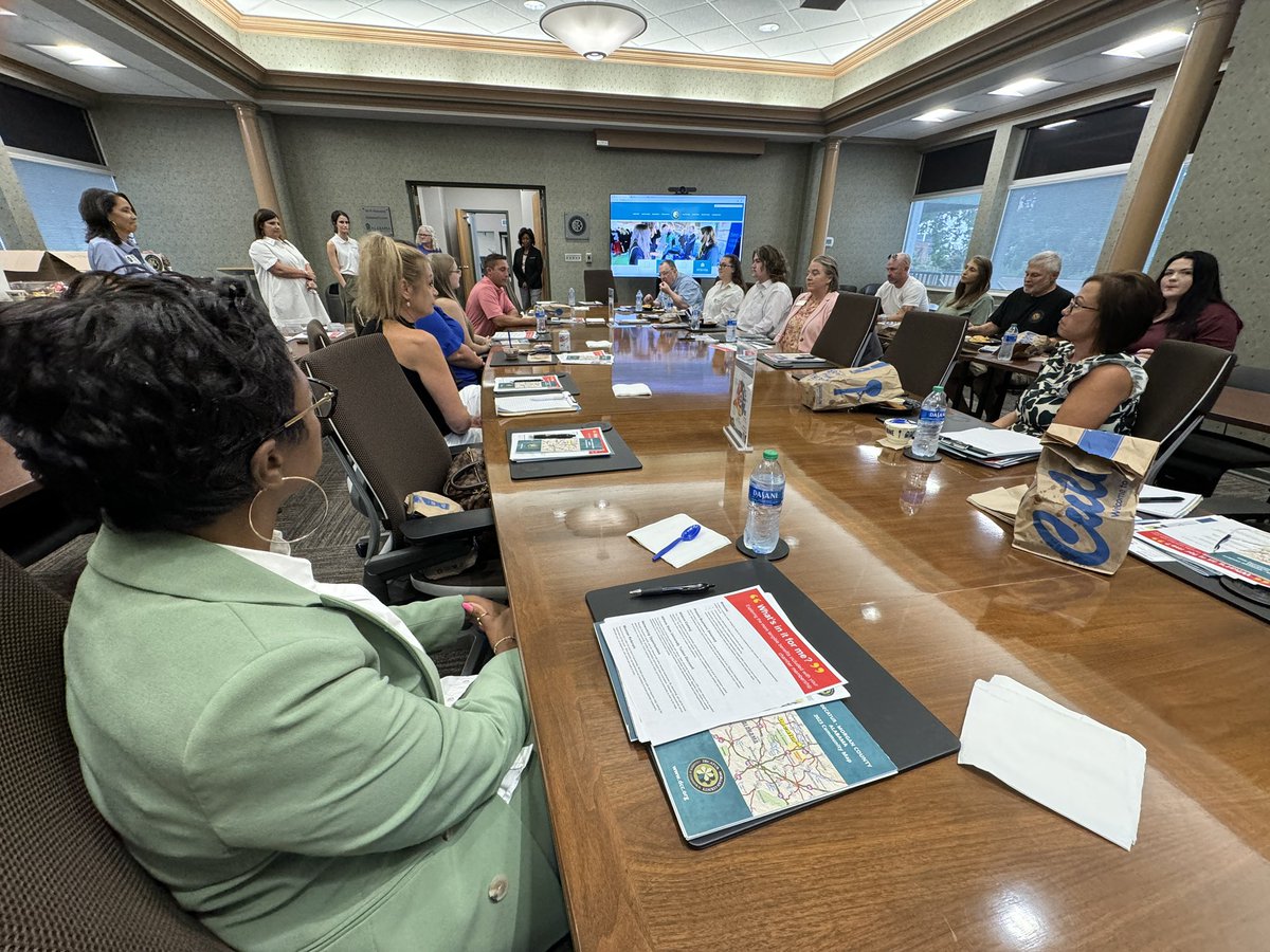 🌟 Great networking at our Member 101 event on Friday. Thank you to everyone who took the time to meet with our team and learn how to maximize your investment in the Chamber. 

#Networking #Member101 #DecaturMorganChamber