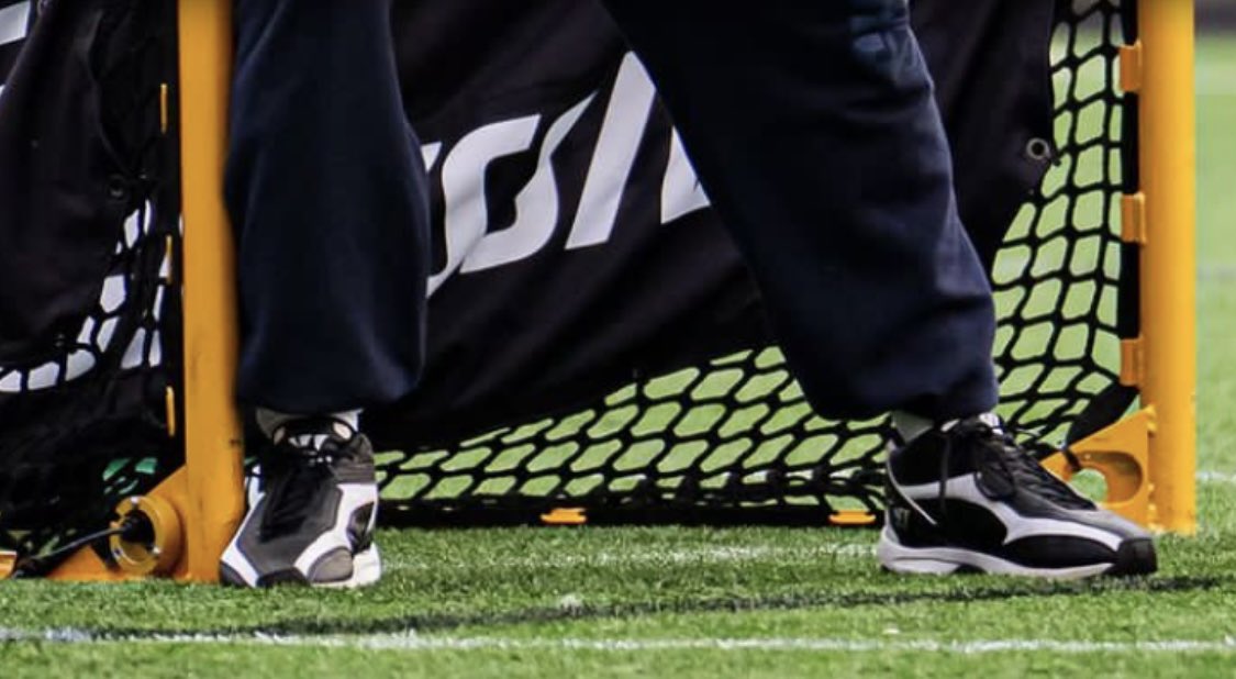 quickstickblog's tweet image. can we pause for a second to admire that @bdobson_45 was rocking nearly 20 year old Warrior Burn turf shoes this weekend 🧊