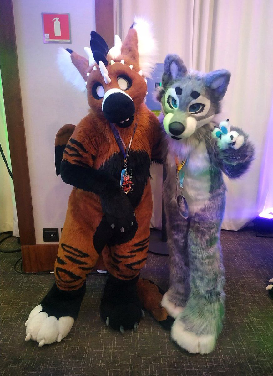 🌱Aluada 🌱 (@juliaaoki_) on Twitter photo Telephone and me ✨💙
I was very happy to meet <a href="/TheInodog/">🌟🌵Theinodog🌵🌟</a>! She is so so cute 💙
Thank you for coming to bff!
#brasilfurfest2024 #bff2024 Telephone and me ✨💙
I was very happy to meet <a href="/TheInodog/">🌟🌵Theinodog🌵🌟</a>! She is so so cute 💙
Thank you for coming to bff!
#brasilfurfest2024 #bff2024