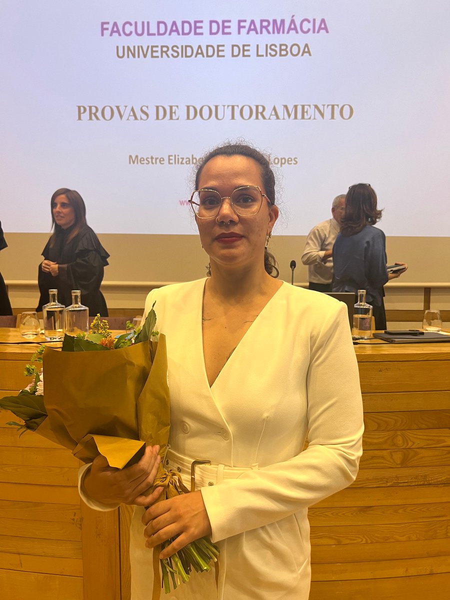 Thrilled to announce that I’ve successfully defended my PhD!🎓 Grateful for the support of my supervisors <a href="/SantosMMM_MChem/">Maria Santos</a> and <a href="/mattiamori79/">Mattia Mori</a>. <a href="/facfarmaciaUL/">FFUL</a> <a href="/fct_pt/">FCT - Fundação para a Ciência e a Tecnologia</a>