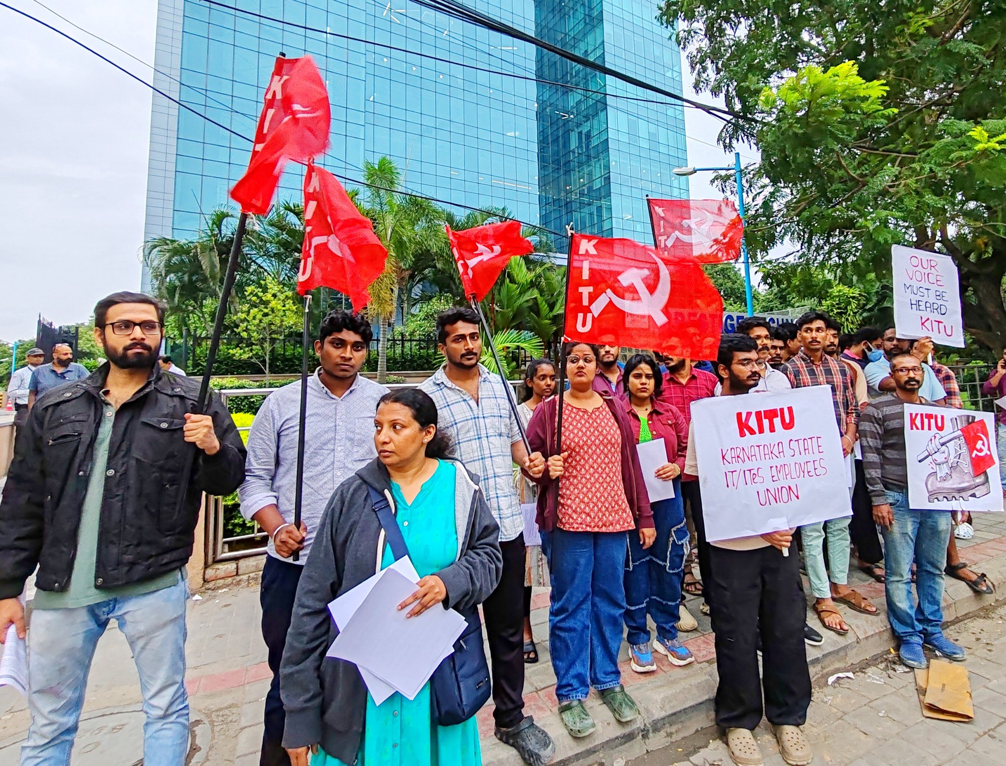 Korah Abraham on X: "IT employees under the banner of @kitu_hq take to the  streets of Bengaluru, protesting against the Karnataka Govt's proposal to  increase working hours to 14-hour work day in