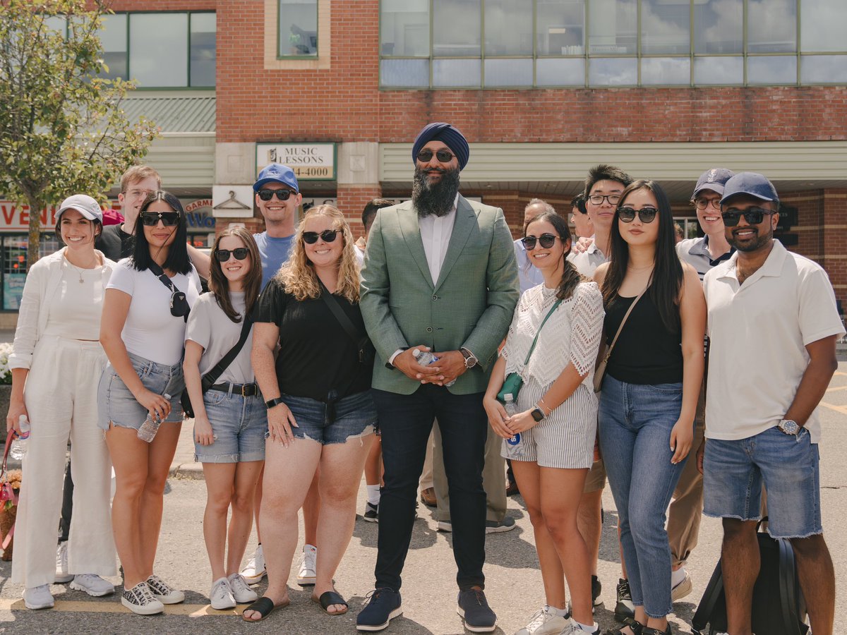 PrabSarkaria's tweet photo. Another successful community BBQ in our home riding of #BramptonSouth! 

It was great to have Premier @FordNation join us and catch up with constituents and friends. Thank you to everyone who came out! #onpoli https://t.co/wSSKDfsA38