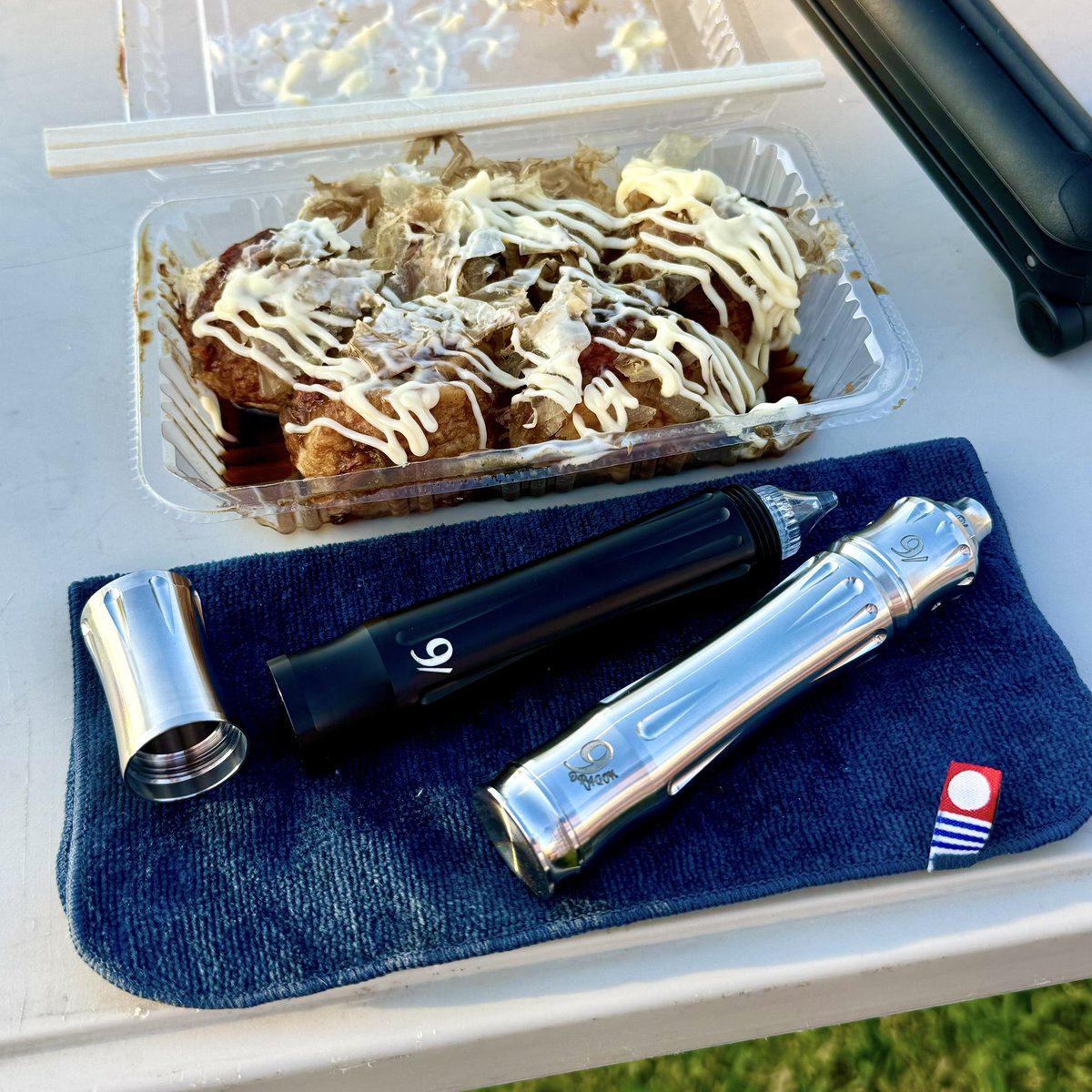 9one_official's tweet photo. お祭りの屋台といえば？

私はたこ焼き🐙&amp;かき氷🍧
（一緒に写ってるのは
224DRAGON &amp; UNICORN SHIELD ）

和太鼓に盆踊り
暑かったけど💦楽しかったな〜😊 https://t.co/WkPO7YuFQF