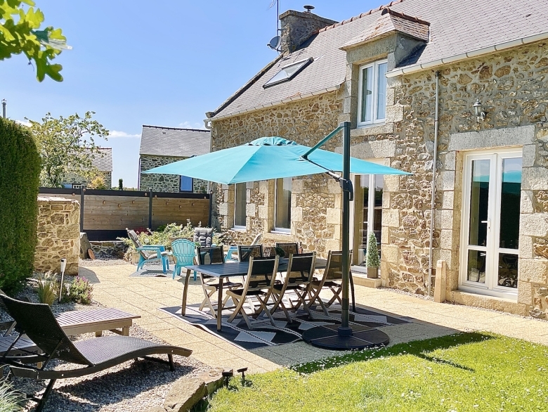 francelovers's tweet photo. 15% discount remaining weeks in August - Sat 17/31
Between sea and land - 8 minuites drive from 11 sandy beaches - reduced  from 1295€ to 1095€ (£940). Payment in sterling possible.
https://t.co/nC7tUZwoR4
#holidays #summer #France #brittany #beaches https://t.co/olwLcoF4qO