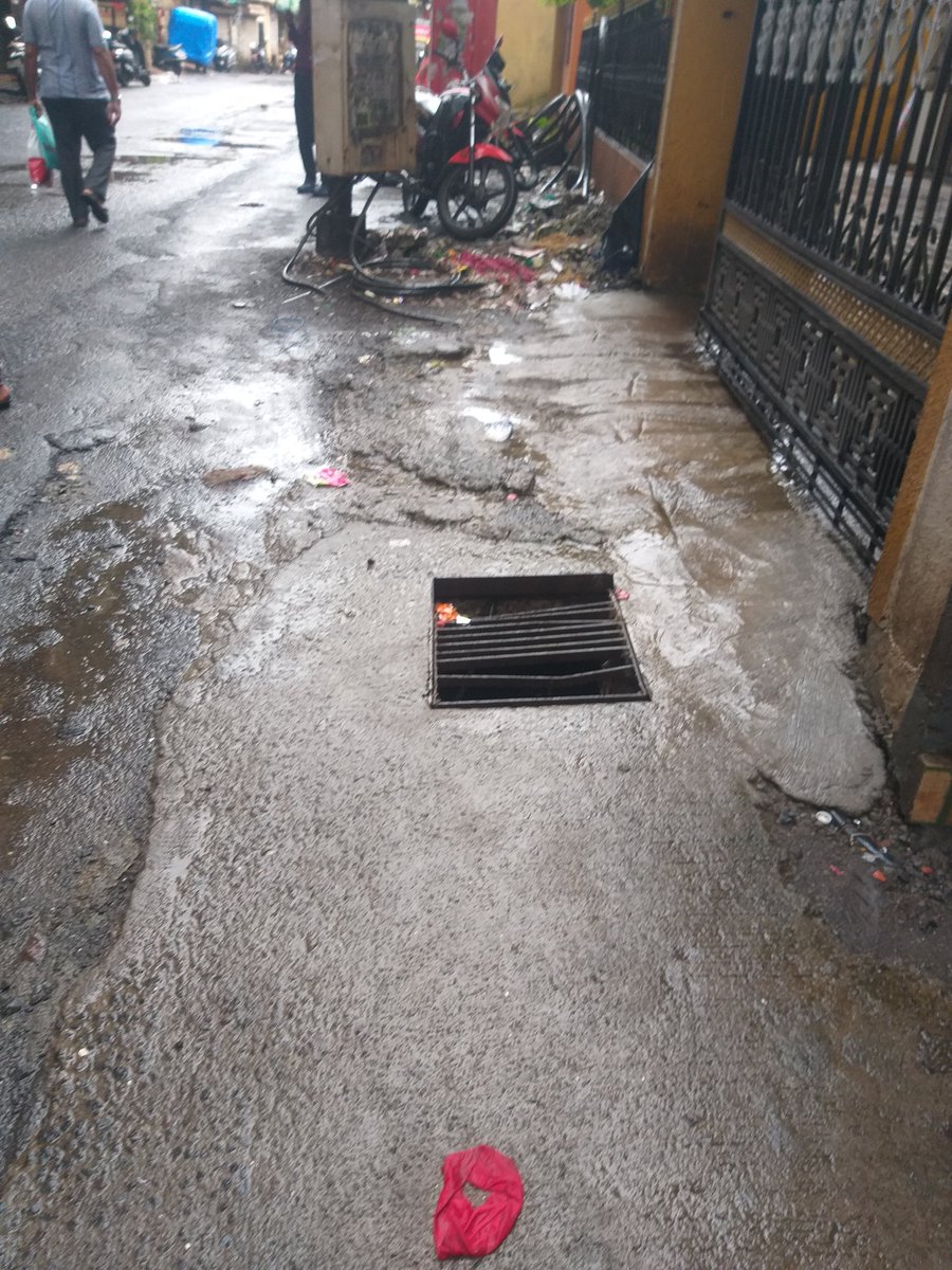 GanpatGawde's tweet photo. मुंबई मधें बी एम सी ने तक्रार घेणे बंद केले की आहे का? 10/07 /2024 ची तक्रार आज 22/07/24 नंतर ही दखल घेतली गेली नाही.
@mybmc 
@sward 
#sward https://t.co/rQB9F624QH