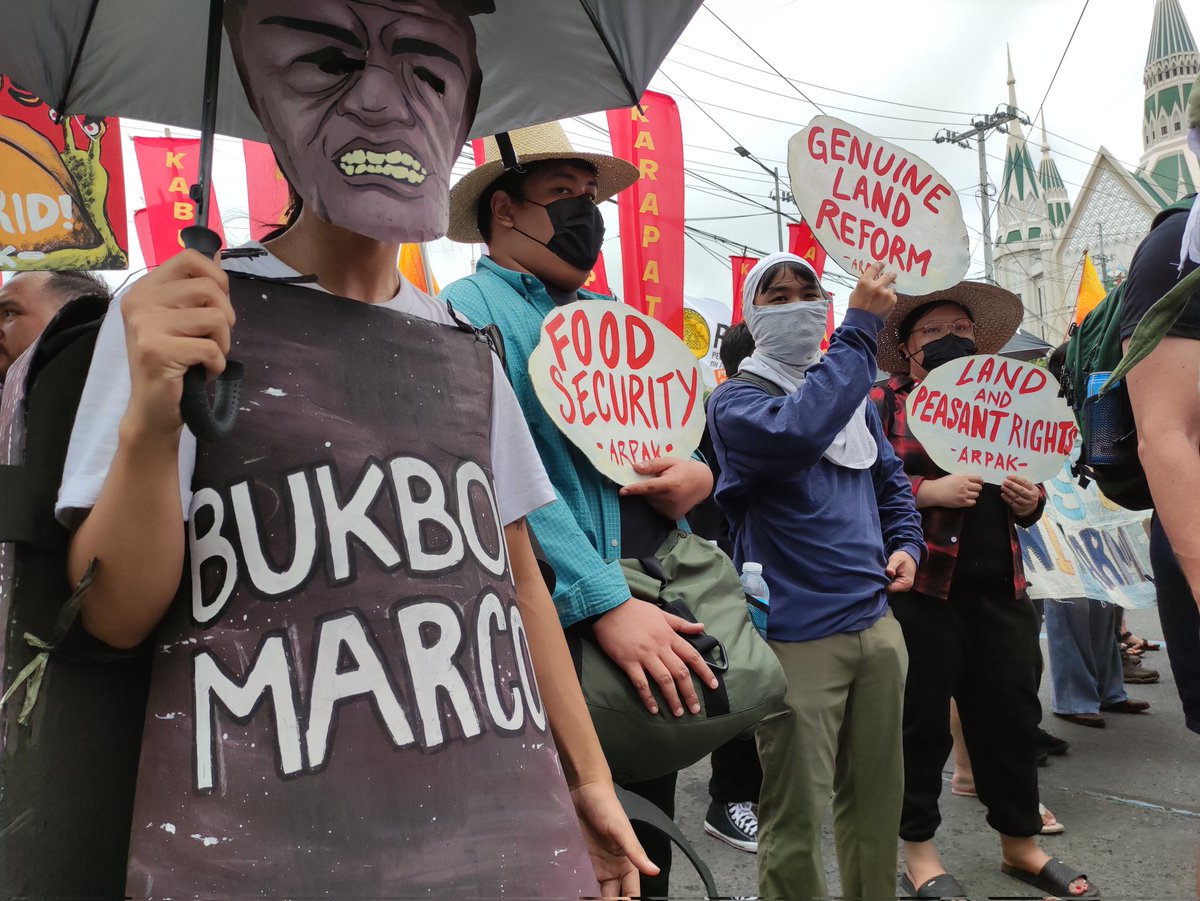 arpakph's tweet photo. Inilabas ng Artista ng Rebolusyong Pangkultura (ARPAK) ang 'Bukbok Marcos' kanina sa #PeoplesSONA upang bigyang-diin ang kapalpakan at kainutilan ng rehimeng US-Marcos Jr. sa paglutas ng nakalululang presyo ng mga bilihin, partikular ng bigas sa bansa. https://t.co/MYwPv8yCED